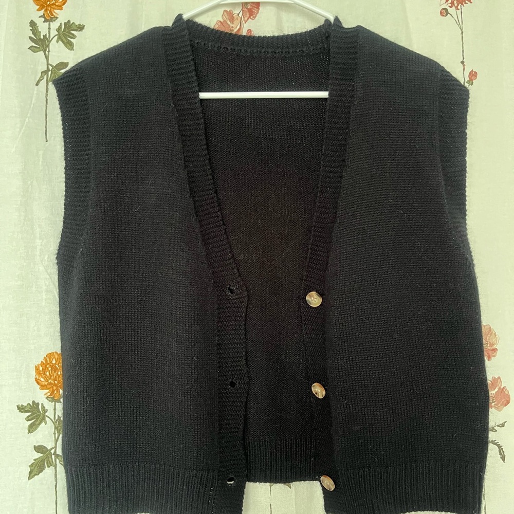 Black Sleeveless Knit Cardigan